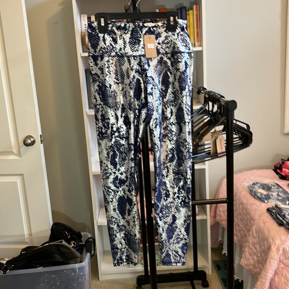 Snake Foil Printed Leggins - Picture 2 of 4